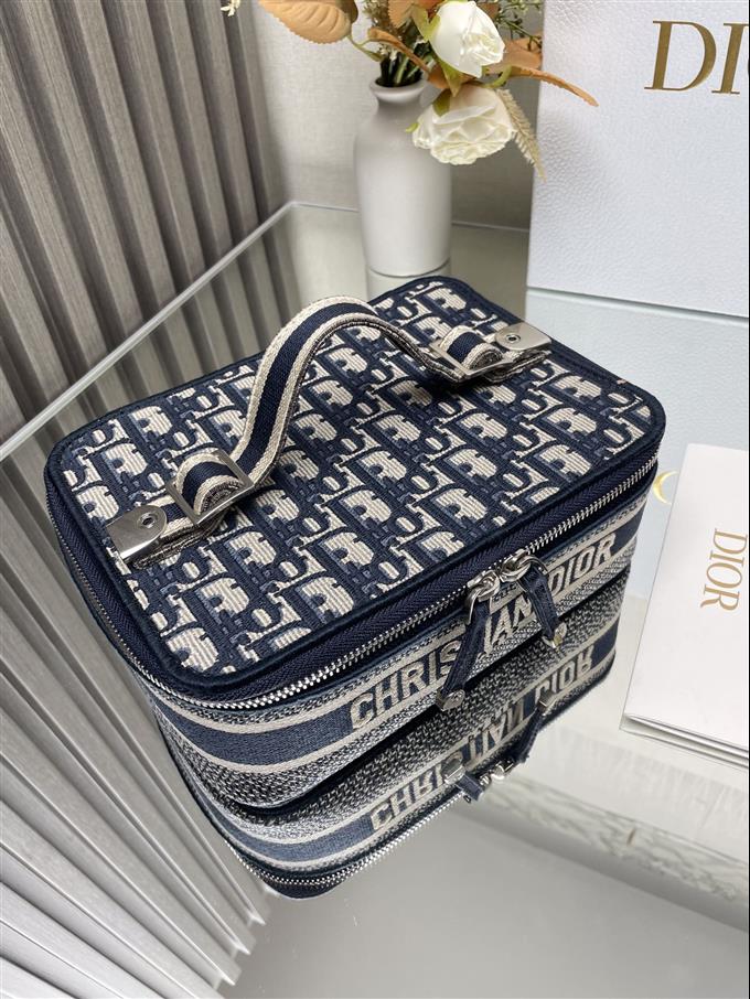 2025228Y 600P182146310